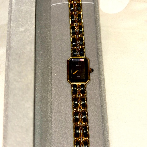 Chanel watch w/ lambskin bracelet - Picture 3 of 10